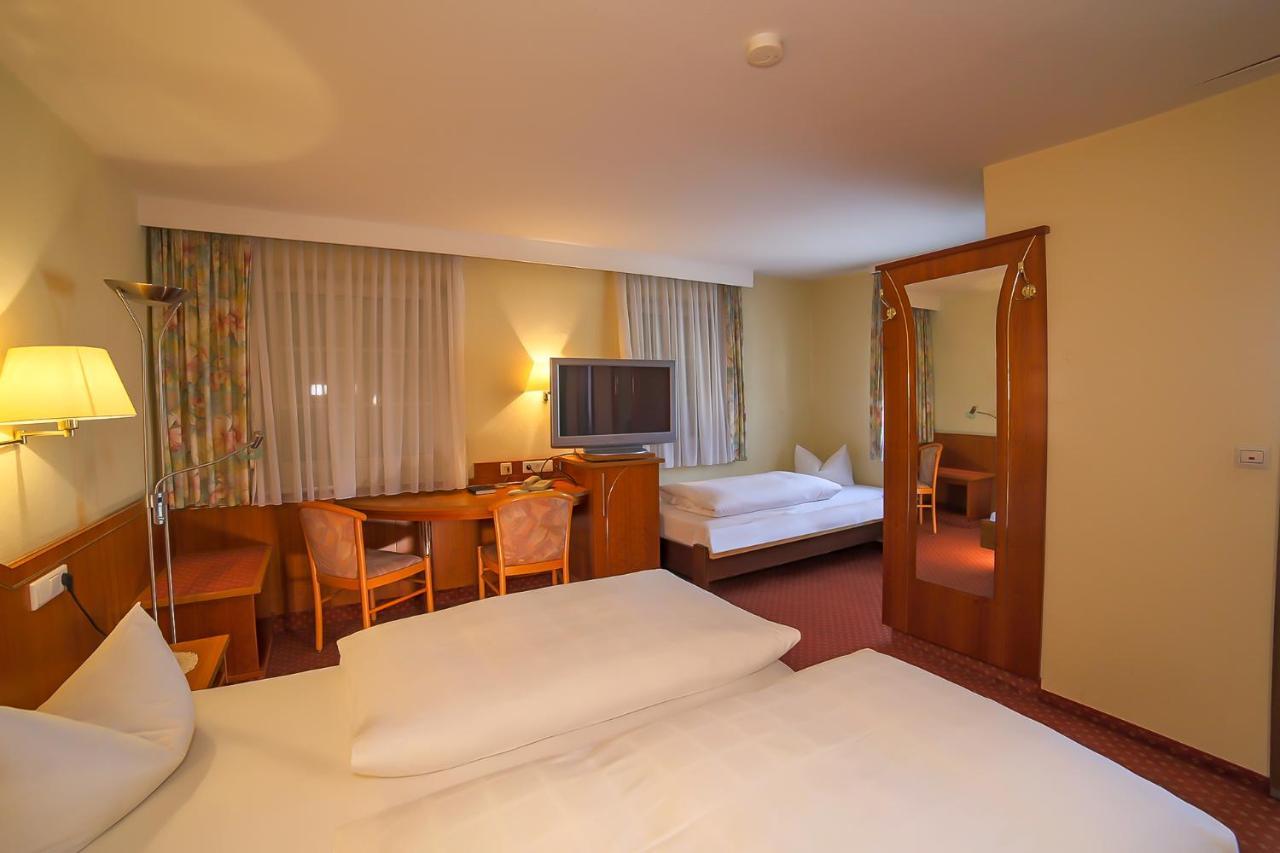 Hotel Post Leutkirch ลอยท์เคียร์ช อิม อัลล์กอย ภายนอก รูปภาพ