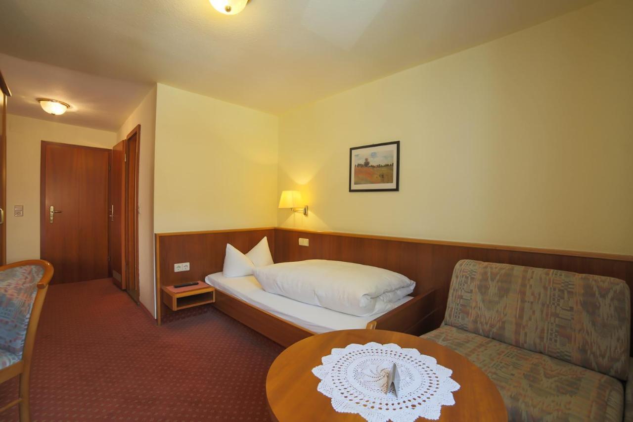 Hotel Post Leutkirch ลอยท์เคียร์ช อิม อัลล์กอย ภายนอก รูปภาพ